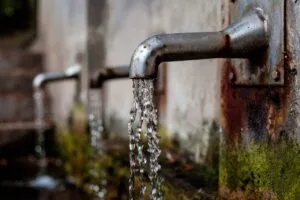 Magnétiser l'Eau : Purifiez Votre Corps et Esprit magnétiser l'eau