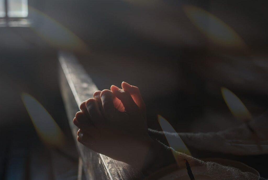 La Présence Mystérieuse de Dieu qui est dieu