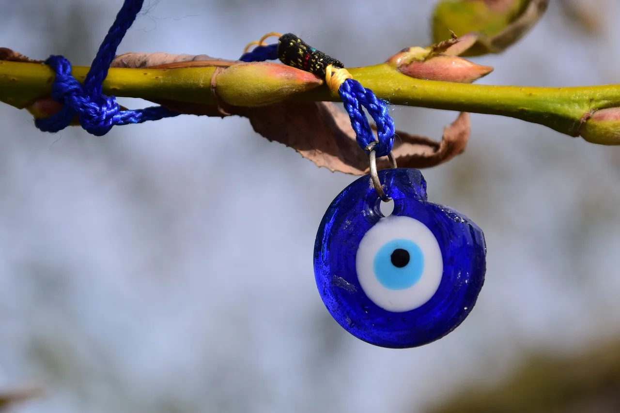 Amulettes Égyptiennes: Protection Contre le Mauvais Œil