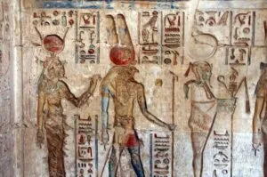Légende d'Osiris : Dieu de la Vie Après la Mort osiris