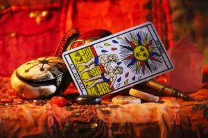 Découvrez le Tarot de Marseille : Histoire et Popularité tarot de marseille