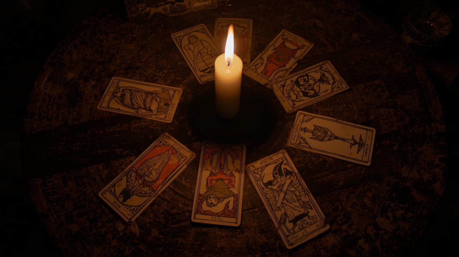 Comment choisir une voyante sérieuse ? Les critères essentiels avant de consulter